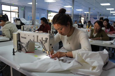 巧手织锦绣，匠心连四海——宁县春荣镇兴创服装就业工厂发展纪实